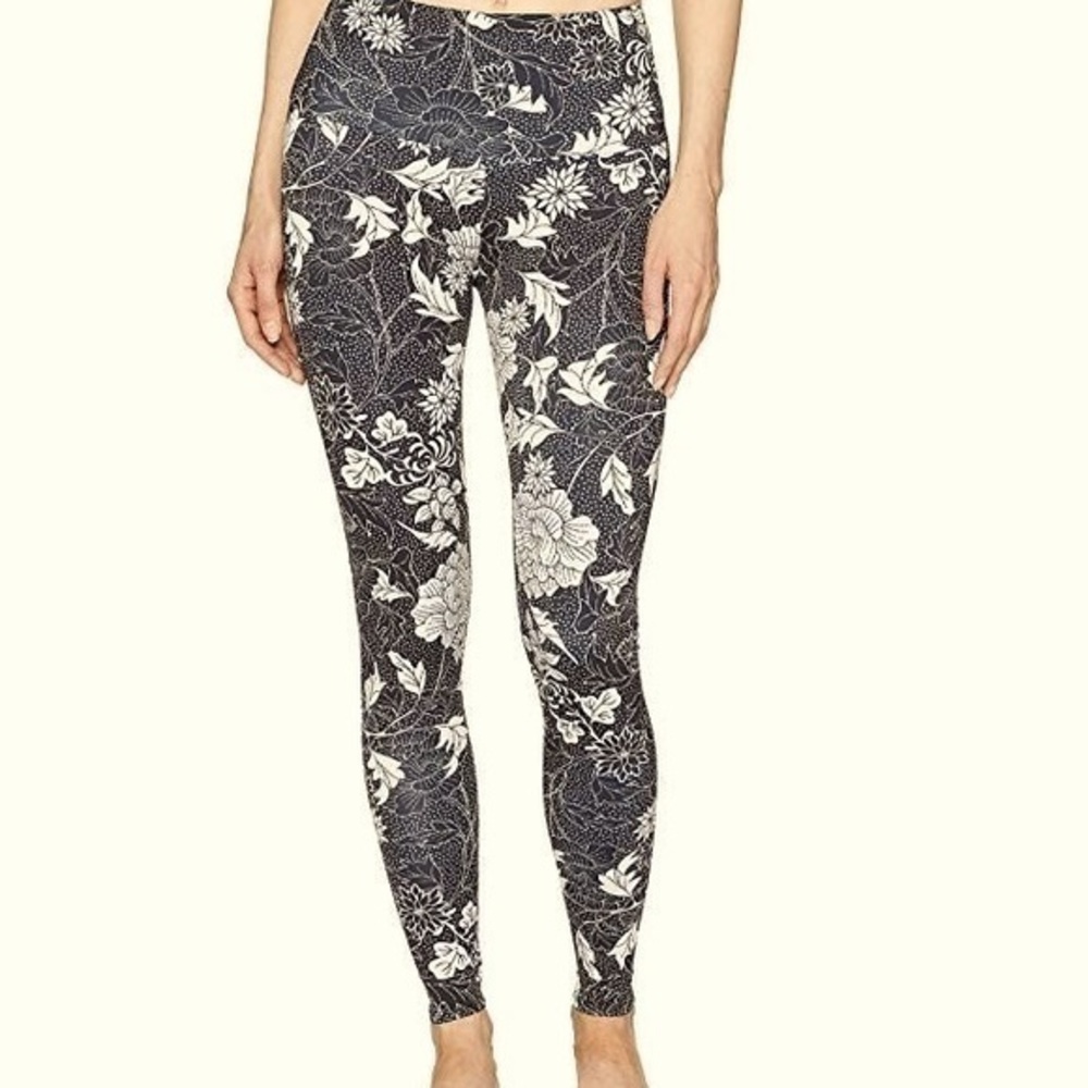 Onzie Kyoto Noir black and white floral High Rise leggings